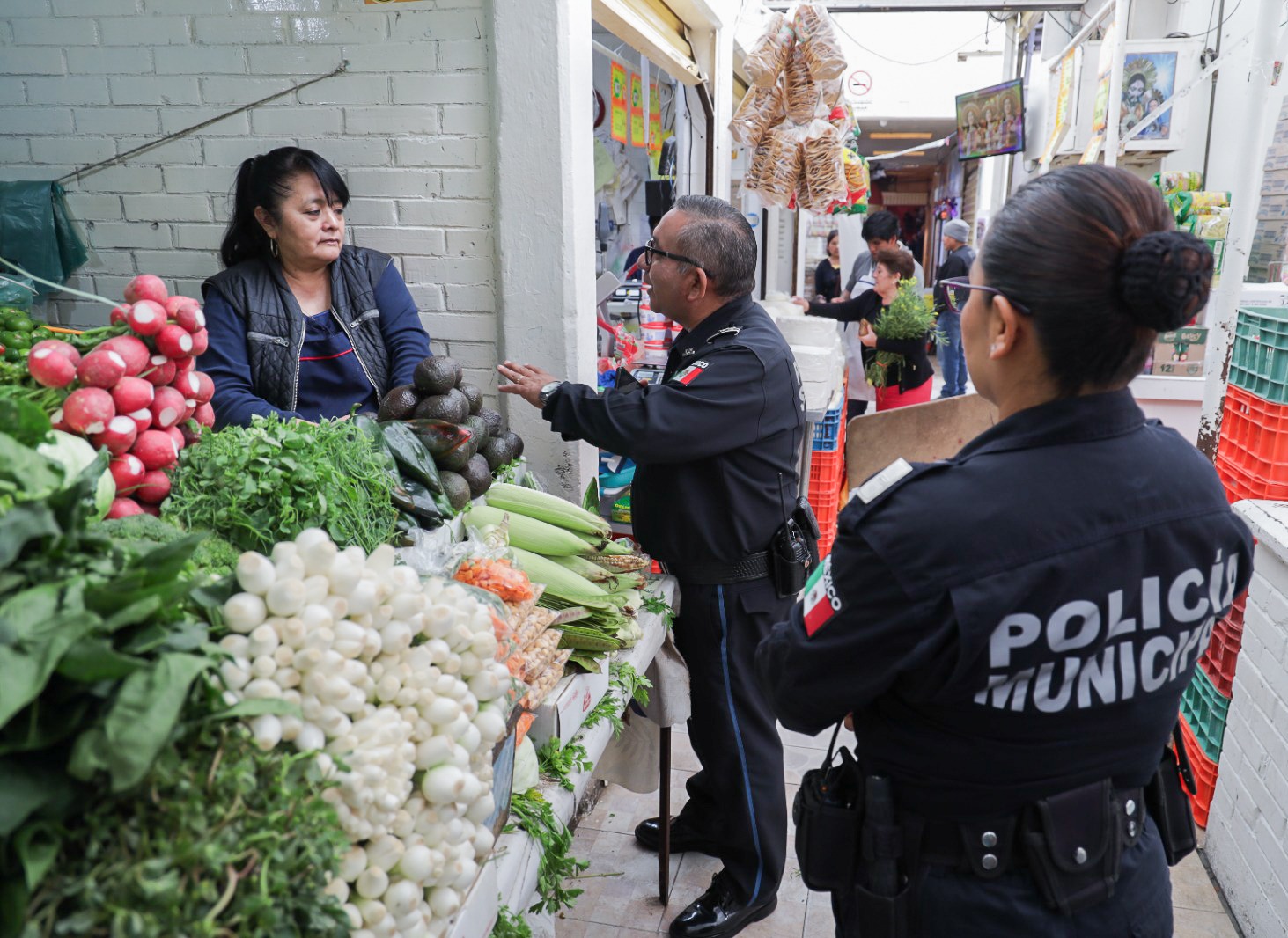 Policía de Chiautempan realiza acciones de proximidad social en el Mercado Hidalgo